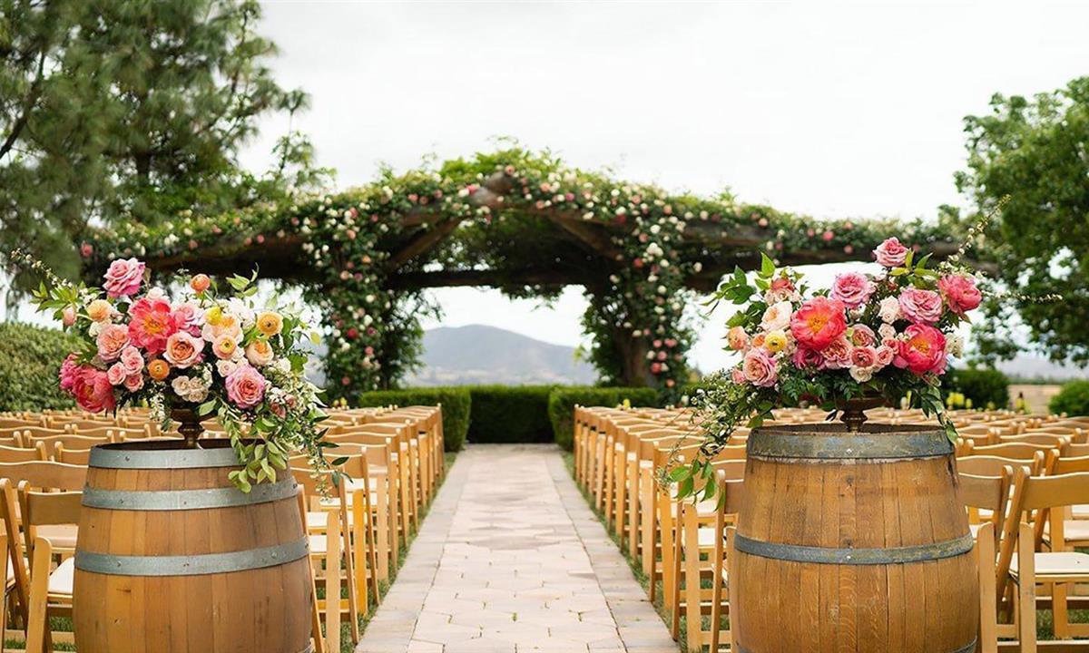 weeding venue setup for outdoor wedding